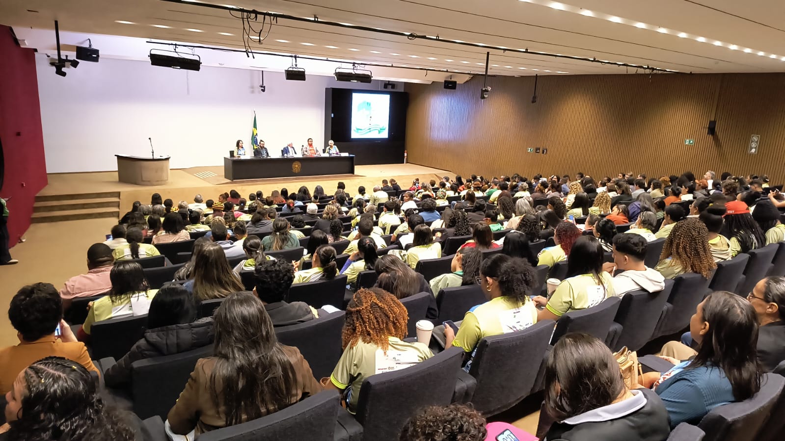 Território é vida, é clima, é resistência: quebradeiras de coco e povos tradicionais constroem agenda comum rumo à COP30