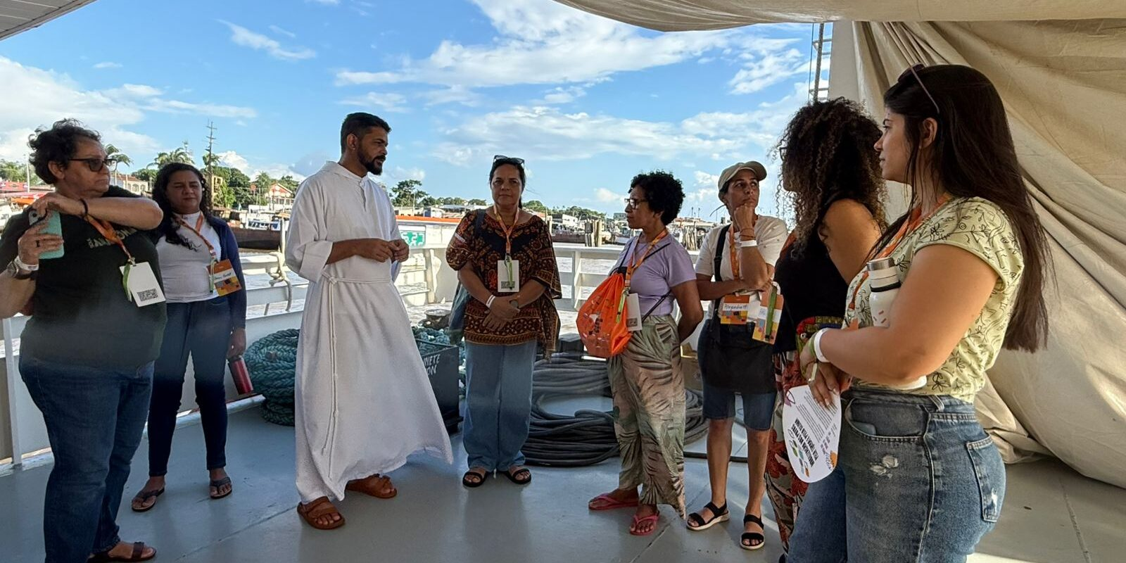 REPAM-Brasil e lideranças amazônicas visitam barcos-hospitais na acolhida da COP30 